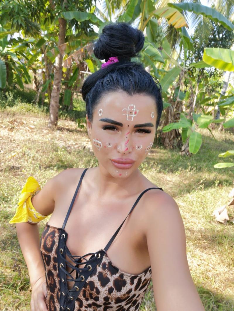 Daniela Crudu a descoperit un nou tip de machiaj în Madagascar