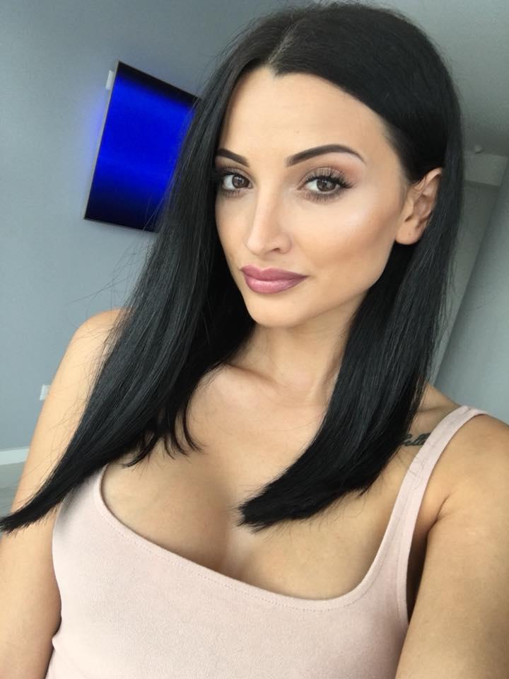 Foto HOT! Domnilor, faceţi cunoştinţă cu Eugenia, noua ispită de la "Insula Iubirii - Temptation Island": "Mă bazez pe farmecul meu"