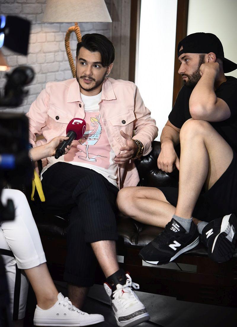 Mihai Bendeac și Vlad Drăgulin, experiențe inedite în caravana X Factor: ” S-au salvat căței, eu m-am indrăgostit, s-a plâns, s-a râs, s-a țipat”