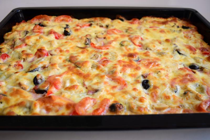 Cum faci cea mai delicioasă pizza de casă cu blat pufos și topping generos!