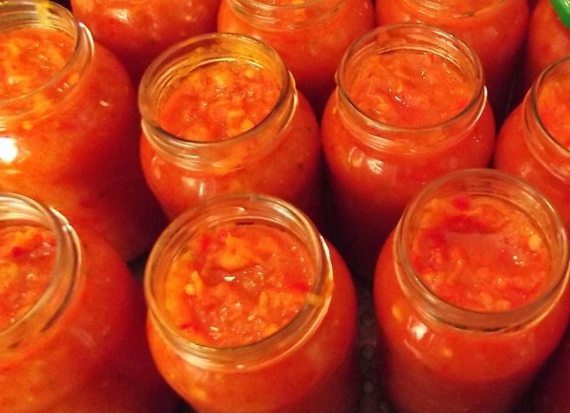 Conserve pentru iarnă: Rețeta clasică de zacuscă, simplă și gustoasă!