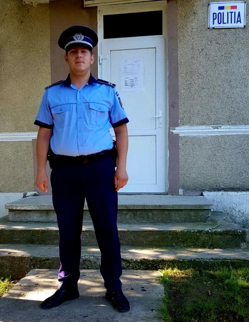BRAVO, este un EROU adevărat! Un polițist a salvat un om de la ștreang