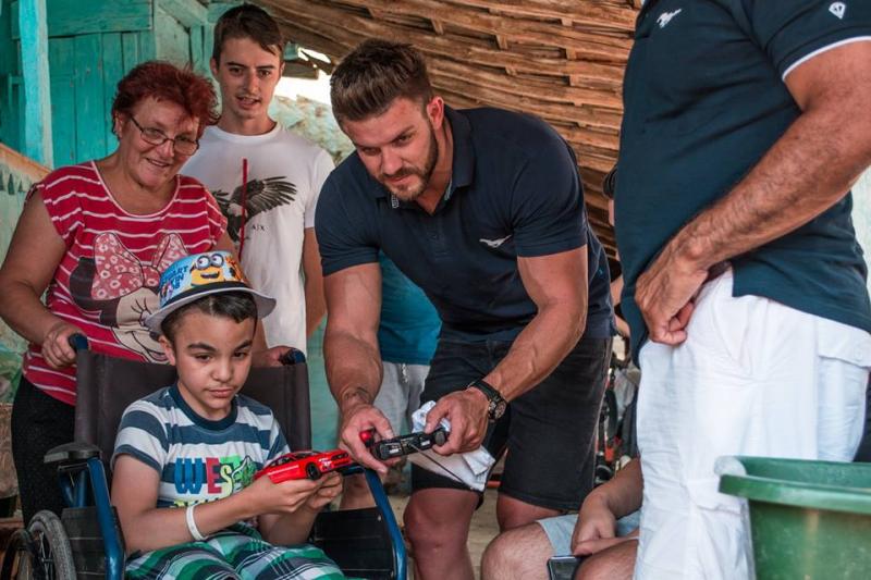 Impresionați de povestea sa, oamenii au sărit în ajutorul lui Dragoș Condescu, câștigătorul trofeului de popularitate “Next Star”