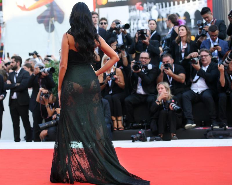 UNA PE ZI! Georgina, prietena lui Cristiano Ronaldo, a făcut senzație la Veneția! Imagini sexy cu jumătatea Balonului de Aur