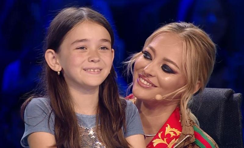 Delia, emoționată de o fetiță în culisele X Factor: ”Nu-mi place să provoc lacrimi copiilor, vreau să zâmbească atunci când mă văd”
