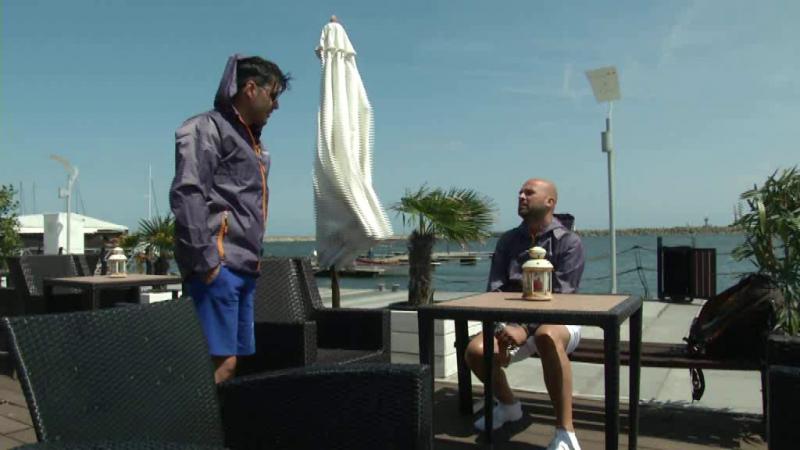 Liviu şi Andrei îi vandalizeazã firma lui Nea Mãrin