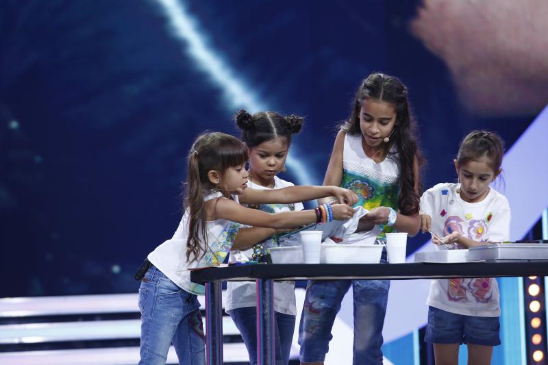 Prințesele „Norișor” au pictat în apă! Ce a ieșit din mâinile fetelor din trupa Ebrucuk este absolut minunat