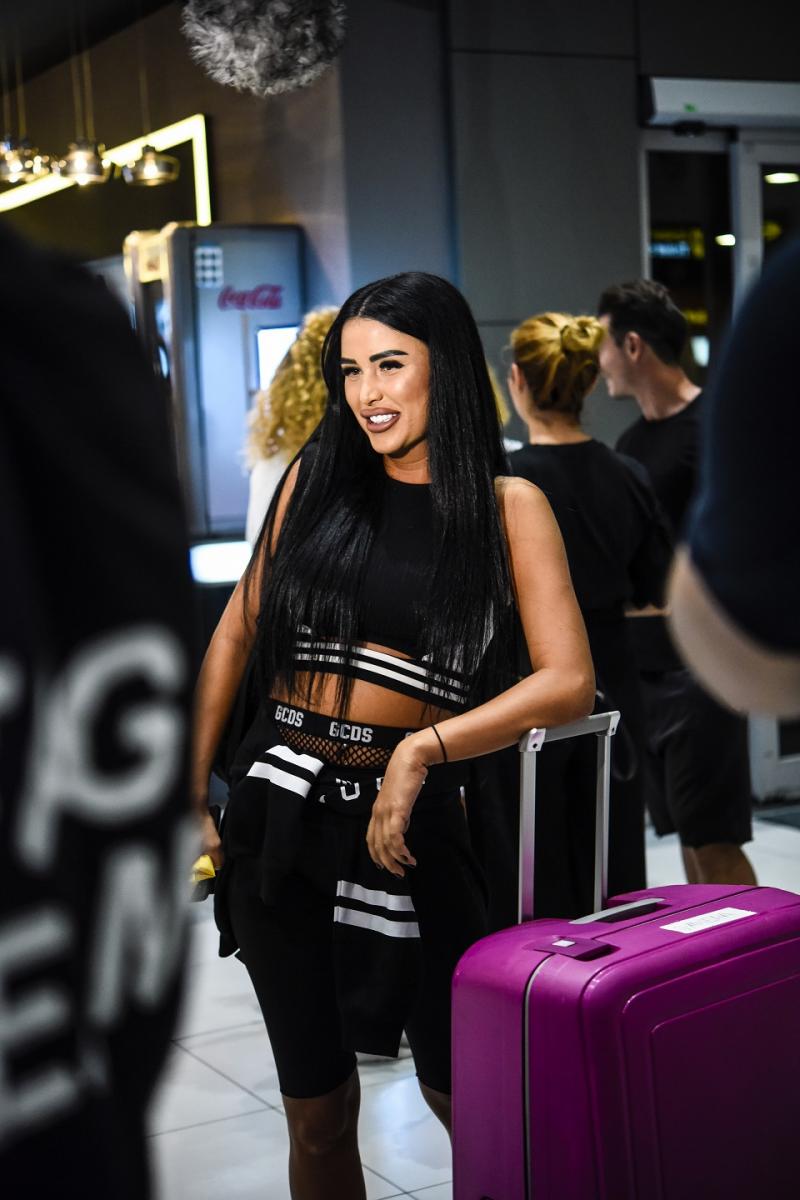 Cei 21 de concurenţi ai reality show-ului „Ultimul Trib” au părăsit România cu destinaţia Madagascar