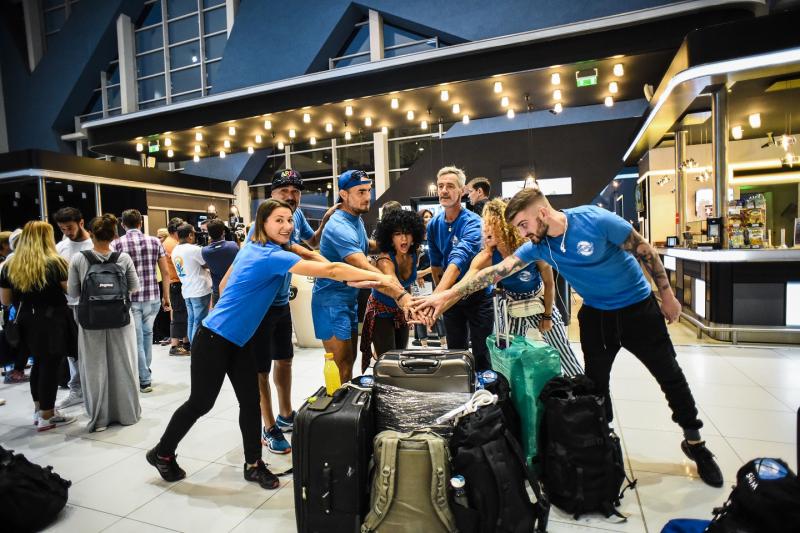 Cei 21 de concurenţi ai reality show-ului „Ultimul Trib” au părăsit România cu destinaţia Madagascar