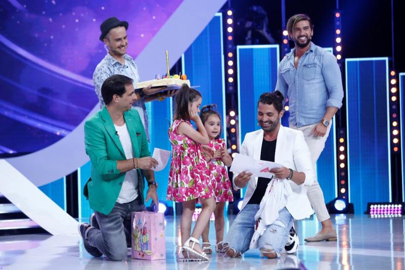 Sâmbătă, 11 august, de la ora 20.00, la Antena 1. Pepe, sărbătorit pe platourile de filmare, la „Next Star”. Maria și Rosa i-au făcut o surpriză tatălui lor, la aniversarea zilei de naștere