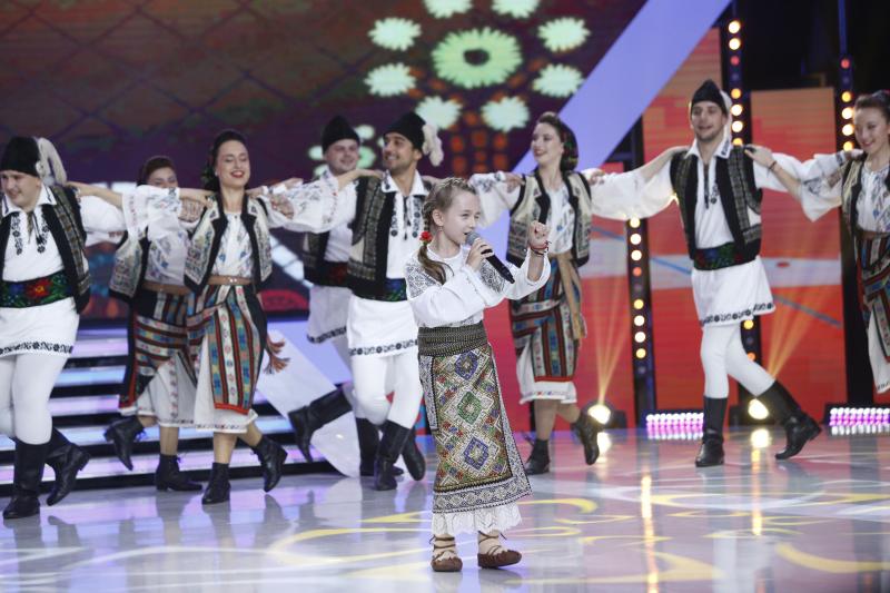 Lidia Buble i-a cerut un autograf! Anastasia a făcut un spectacol grandios! „Asta mică e făcută să fie pe scenă”