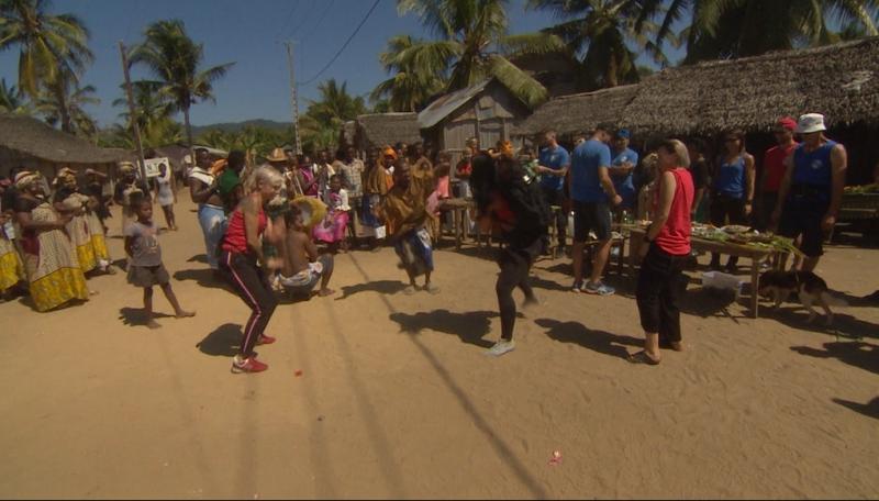 Dansurile din Madagascar i-au pus în dificultate pe concurenții din ”Ultimul Trib”