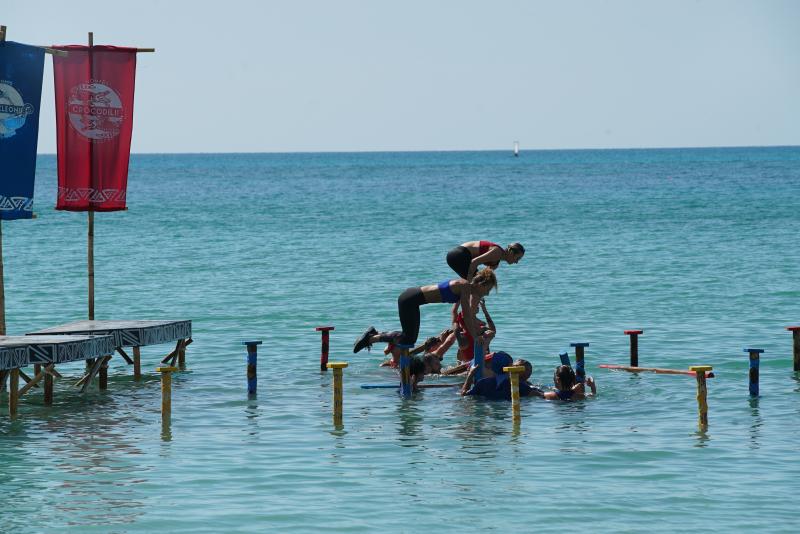 Mersul pe apă, proba de FOC a zilei! "Prinde-mă de păr! Ia părul, măi! Îi distrugem!"