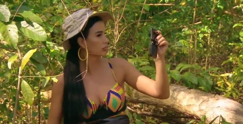 Strategie? Cui îi trebuie?!  Cruduţa are alte priorităţi! Ea este o DIVĂ, chiar şi în Madagascar!