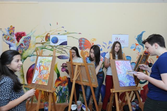 Vestea momentului pentru părinți și copii! Încep înscrierile la „Clubul de excelenţă” al Fundaţiei Dan Voiculescu pentru dezvoltarea României