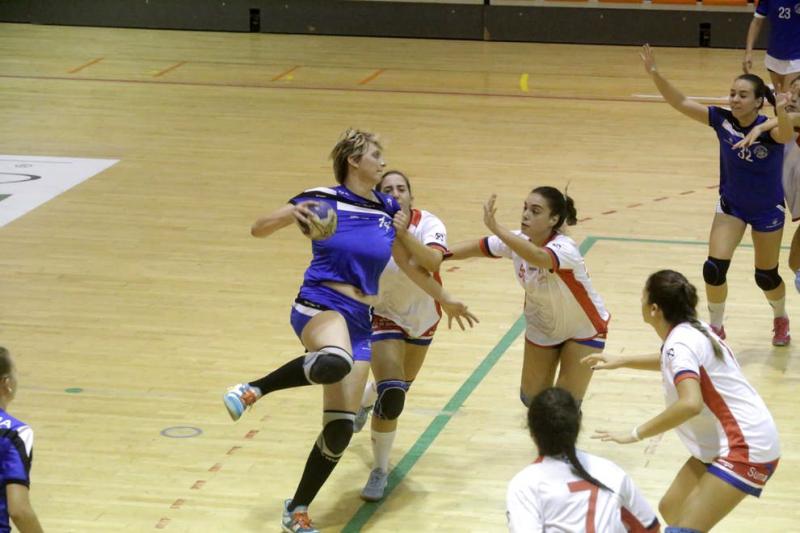 Ce face o sportivă româncă în pauza meciului? Își ALĂPTEAZĂ bebelușul! Imaginea a făcut înconjurul lumii