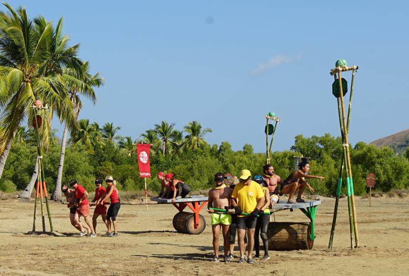 Ultimul Trib. „Lemurii” și „Crocodilii”, confruntare uriașă! Legați la ochi, concurenții trebuie să tragă carul zebu către o VICTORIE!