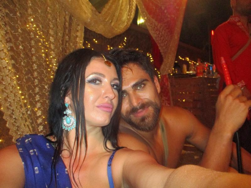 Un Bonfire le-a oferit multe răspunsuri concurentelor de la "Insula Iubirii"