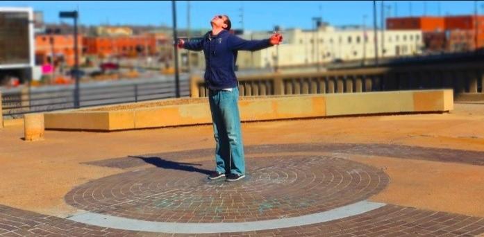 “Centrul universului” din Tusla, locul de întâlnire al universului nostru cu un univers paralel. Aici propriul ecou este reprodus mai tare, însă nimeni altcineva nu te aude