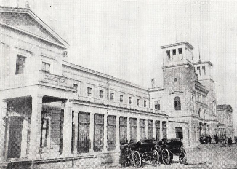 La mulți ani, Gara de Nord! Carol I a ridicat-o, a ”furat” un tren, americanii au bombardat-o, Ceaușescu urma s-o demoleze în 1992!