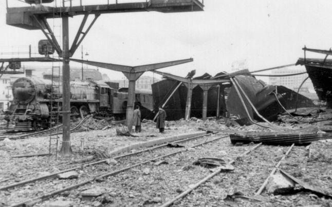 La mulți ani, Gara de Nord! Carol I a ridicat-o, a ”furat” un tren, americanii au bombardat-o, Ceaușescu urma s-o demoleze în 1992!