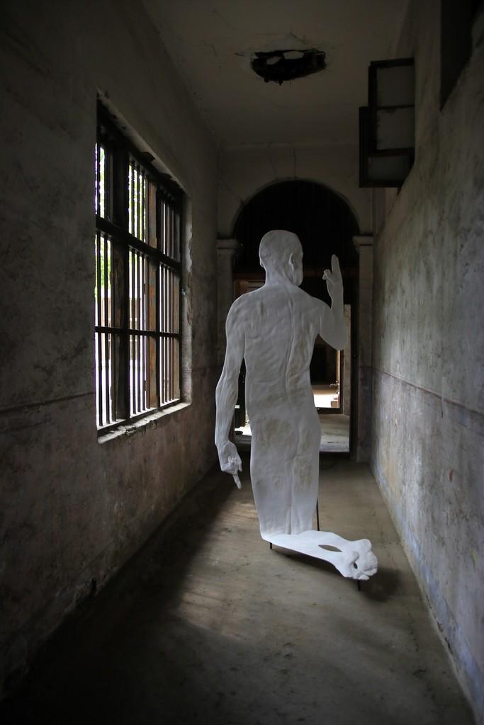 Arta românească expusă la Kiev! Sculpturi contemporane româneşti de mari dimensiuni sunt expuse în centrul oraşului