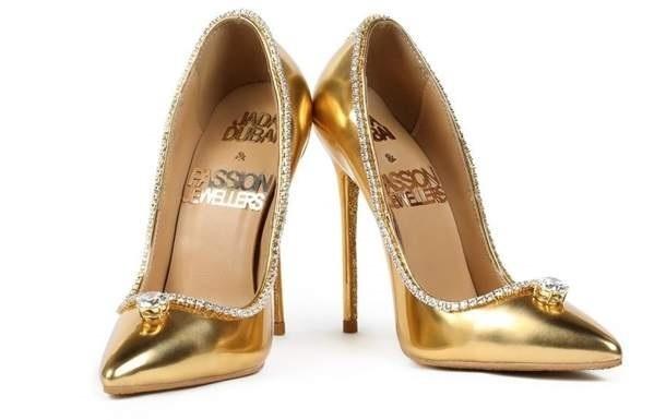 Imagini RARE. Cum arată perechea de pantofi care costă 17.000.000 de dolari! A fost expusă în Dubai