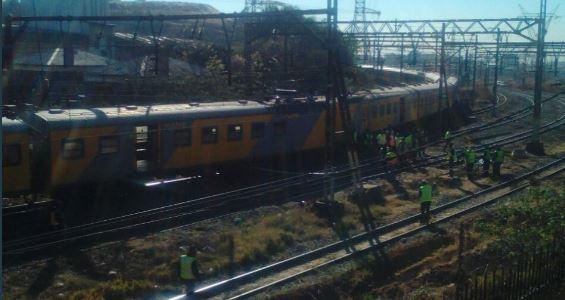 Accident CUMPLIT! Două trenuri s-au ciocnit și peste o SUTĂ de persoane au fost rănite!