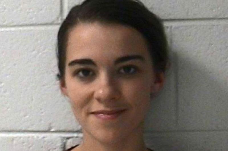 Înfiorător! O mamă de 19 ani și-a închis bebelușul de 8 luni în CONGELATOR: „Am văzut-o cum ținea un copilaș în mână!”