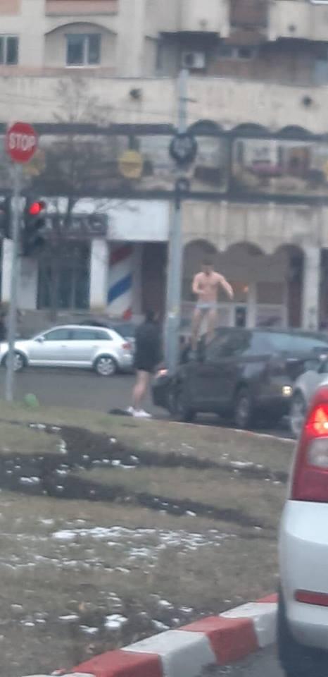 Scenă uluitoare în centrul Ploieștiului! Doi bărbați dezbrăcați își declarau dragostea unul altuia