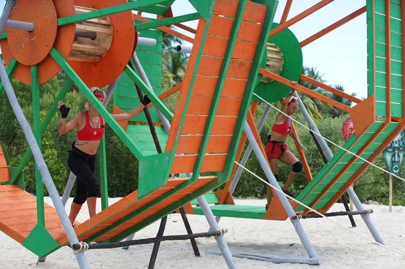 Încă doi concurenţi au părăsit aseară „Ultimul Trib”