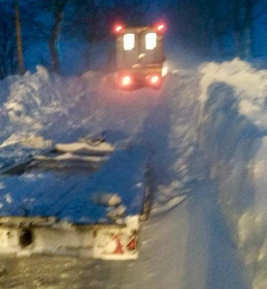 Imagini apocaliptice! Toată Moldova e îngropată în zăpadă: Se circulă cu șenilatele, după ce mașinile au fost înghițite de nămeți
