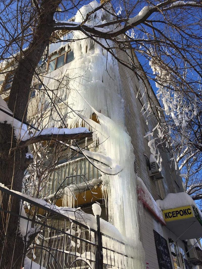 Iarna a înghițit complet un oraș! Autoritățile sunt complet depășite de situație - FOTO, VIDEO