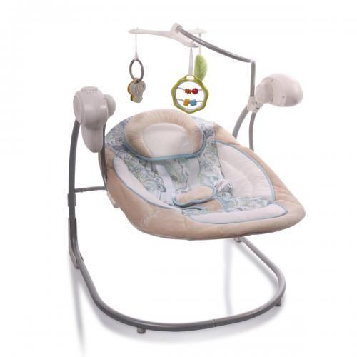 Top 5 motive pentru care e bine să ții copilul mai des în leagăn