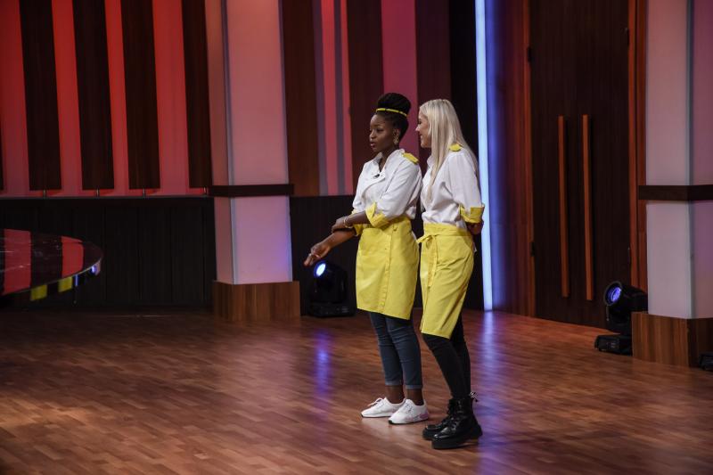 Scandal uriaș, flăcări în bucătărie și o eliminare neașteptată! Concurenții de la „Chefi la cuțite” au dus un război culinar de zile mari