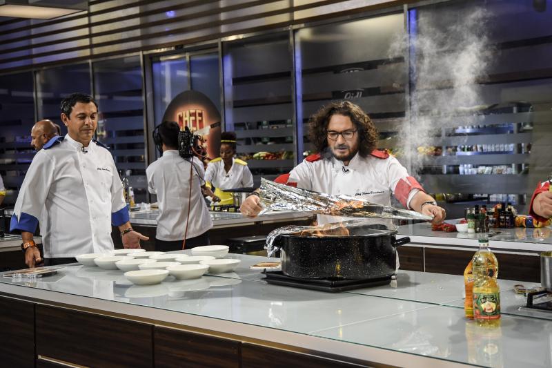 Scandal uriaș, flăcări în bucătărie și o eliminare neașteptată! Concurenții de la „Chefi la cuțite” au dus un război culinar de zile mari