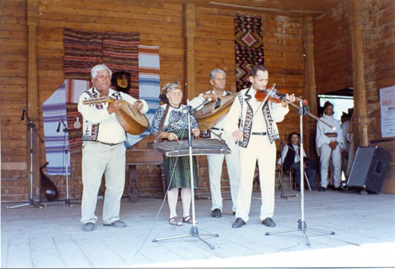 Singura femeie din Vrancea care cânta la țambal a murit! Drama neștiută din viața Ilenei Florea: ”A născut 11 copii, dar trei i-au murit, astfel că i-au grăbit plecarea!”