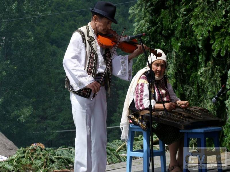 Singura femeie din Vrancea care cânta la țambal a murit! Drama neștiută din viața Ilenei Florea: ”A născut 11 copii, dar trei i-au murit, astfel că i-au grăbit plecarea!”