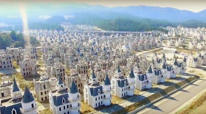 Peste 700 de mici castele de basm sunt abandonate în Turcia! Motivul îți va da fiori pe șira spinării! - GALERIE FOTO