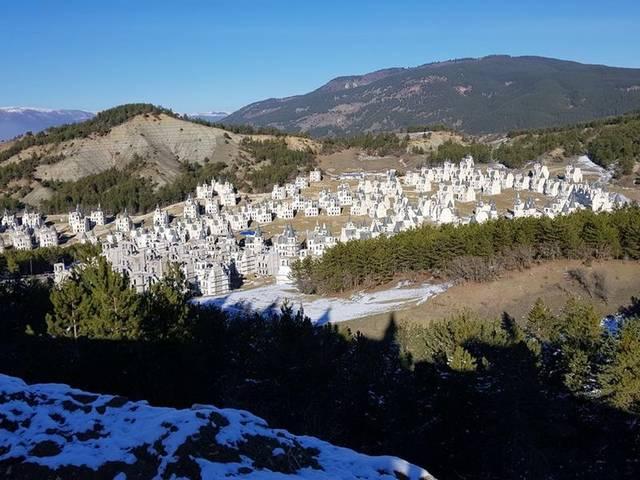 Peste 700 de mici castele de basm sunt abandonate în Turcia! Motivul îți va da fiori pe șira spinării! - GALERIE FOTO