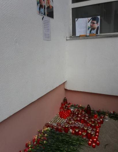 Ultim omagiu adus celor doi elevi omorâți în Tulcea de către un șofer beat. Sute de prieteni, colegi și profesori i-au plâns astăzi pe cei doi băieți