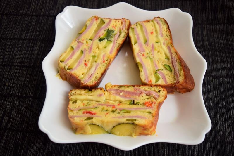 Budincă aperitiv cu șuncă și legume. Un preparat perfect pentru orice masă din zi.