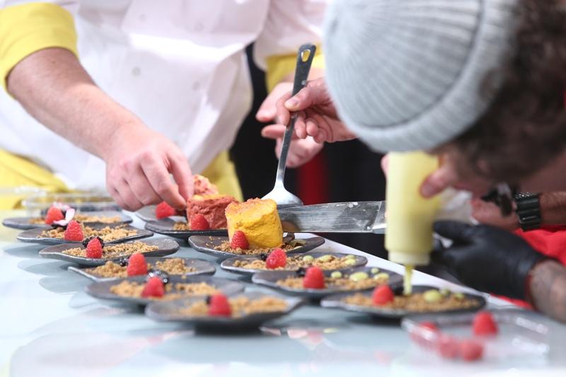 O finală de culoare albastră, la „Chefi la cuțite”