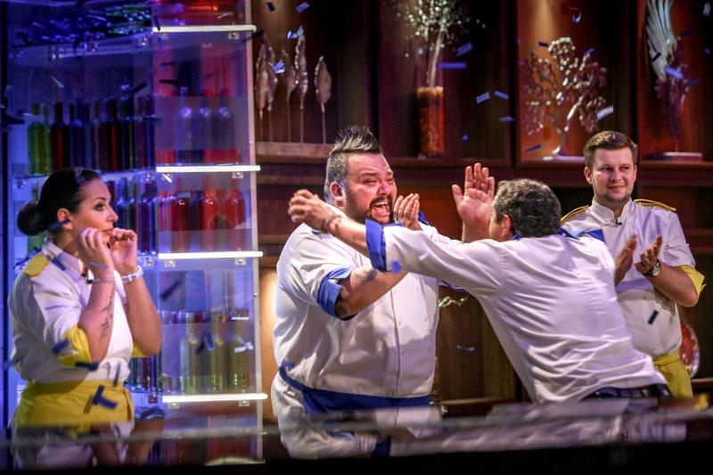 Mihai Munteanu este câștigătorul celui de-al șaselea sezon ”Chefi la cuțite” Finala emisiunii, record de audienţã în acest sezon