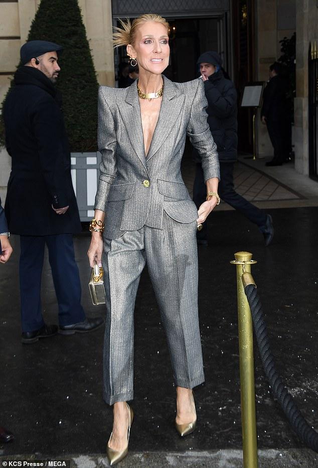 Fermecătoare și îndrăgostită! Celine Dion a făcut furori la cel mai important eveniment de modă din Paris! Cum s-a afișat cântăreața la brațul iubitului ei de 34 de ani!