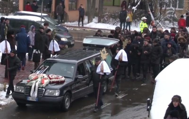 Mama Gabrielei Rîpan, copleșită de durere la înmormântarea fiicei sale! Gestul sfâșietor prin care a făcut pe toată lumea să plângă - FOTO, VIDEO