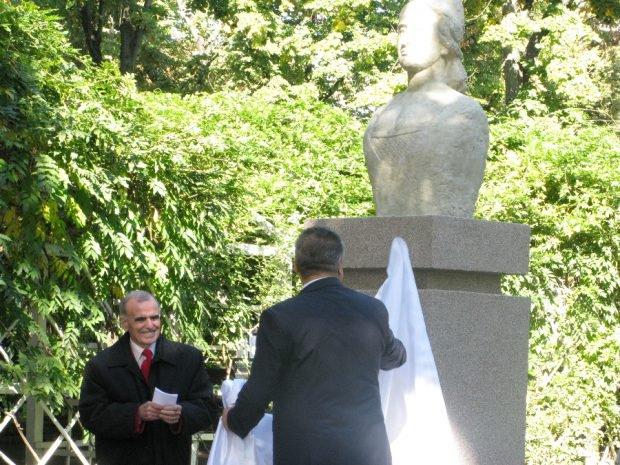 I-au sudat pe cap o cușcă neagră celei care a făcut posibilă Unirea! Nu se știe când o vor ”elibera”