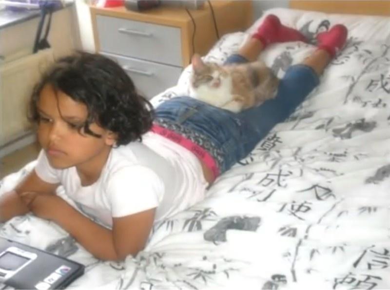 O fetiță de 7 ani a salvat de la moarte o pisicuță complet desfigurată! Adulții o ignorau și treceau pe lângă ea cu capul întors. Cum arată acum ,,micul monstruleț''