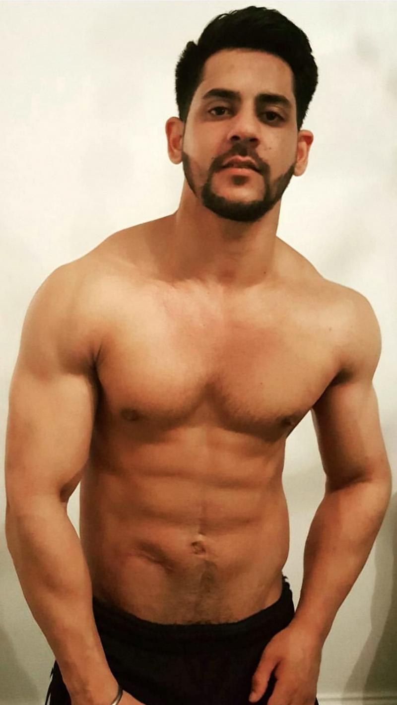 Transformarea spectaculoasă a unui tânăr diagnosticat cu o boală inflamatorie intestinală! A fost slab mort, însă acum e de nerecunoscut!