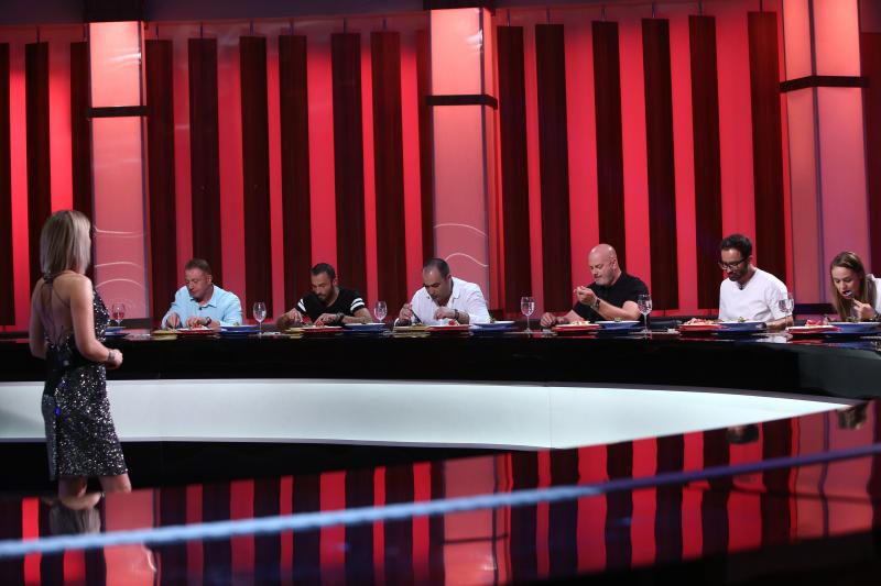 Chefi la cuțite. Tensiuni maxime, îmbrâncire între chefi și o probă ce a pus într-o încurcătură fantastică mulți concurenți